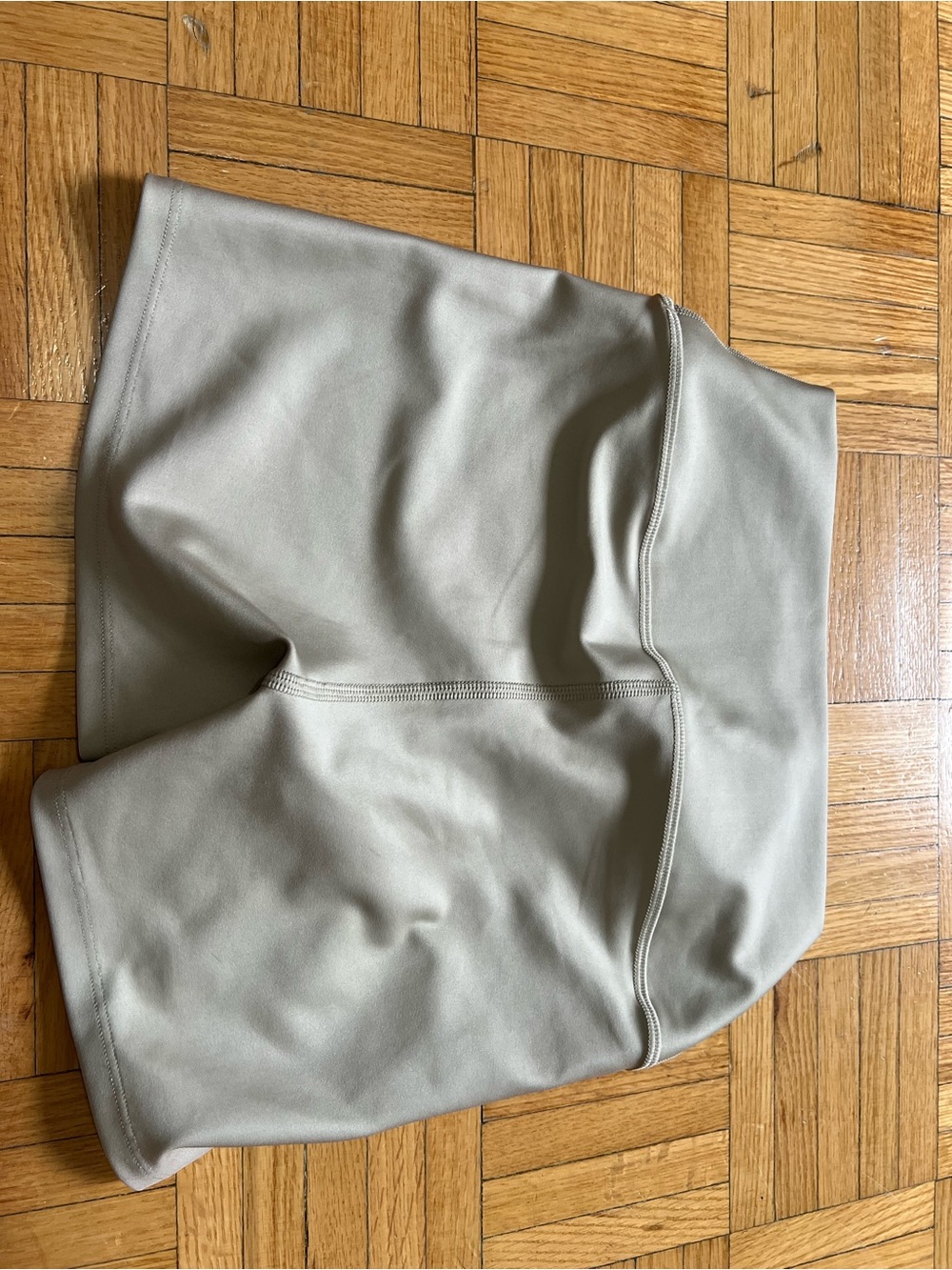 ALO Yoga High-Waist Biker Shorts in Light Taupe - Picture 3 of 3